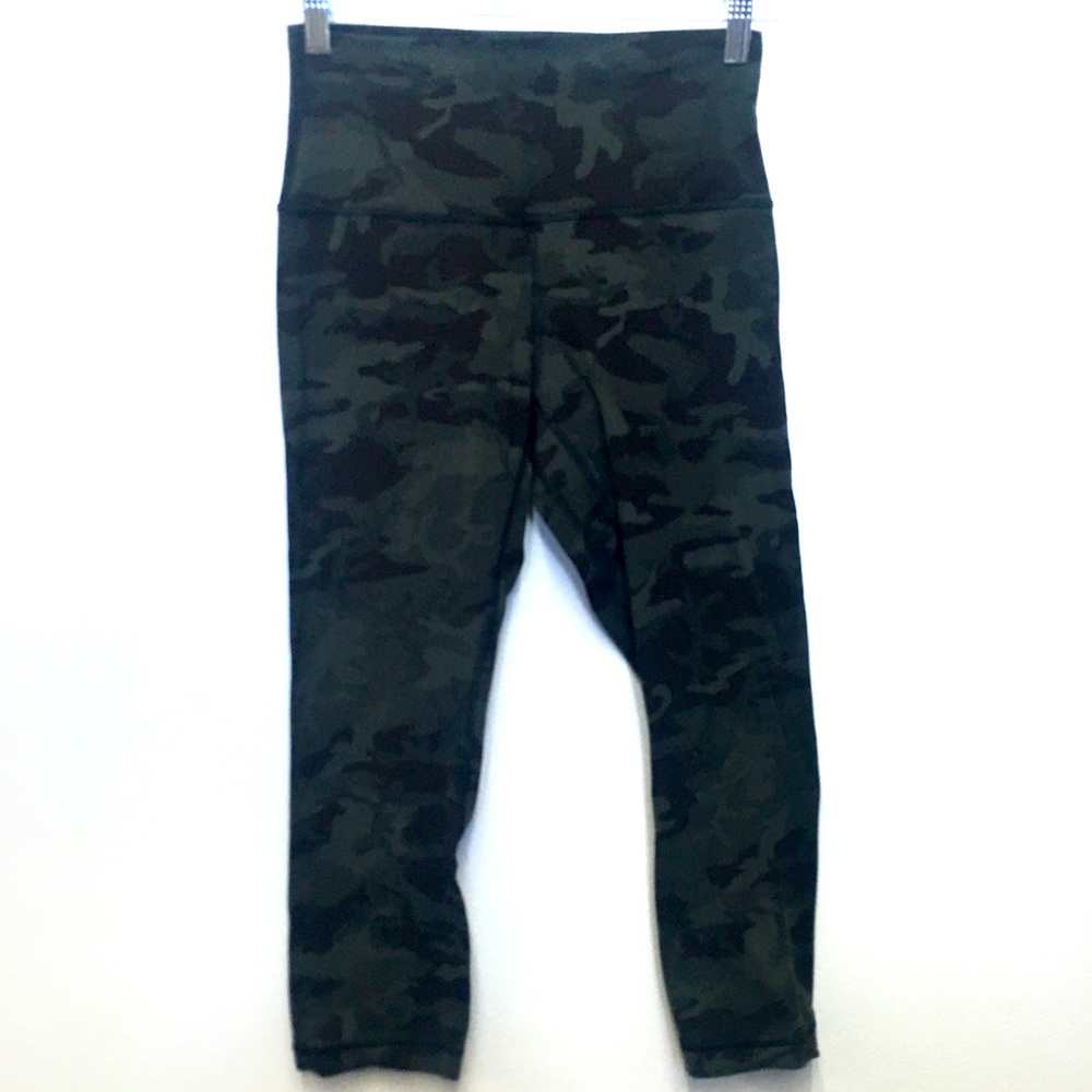 Lululemon Camo Print Leggings Size 6 Green Workout Gym Yoga Pilates Athletic